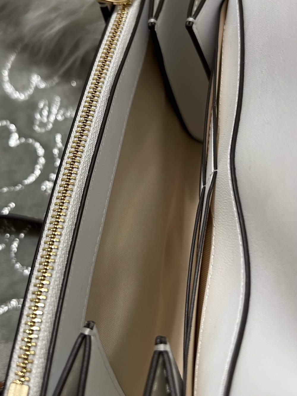 NWT Tory Burch, Sm White Fleming Diamond Perforated Convertible Leather Crossbod - Picture 11 of 12